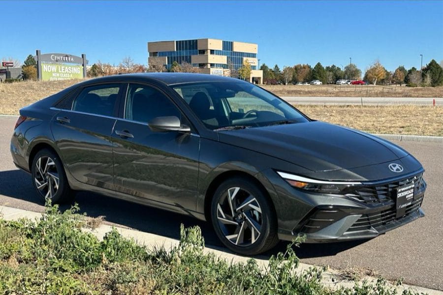 هيونداي إلنترا 2025